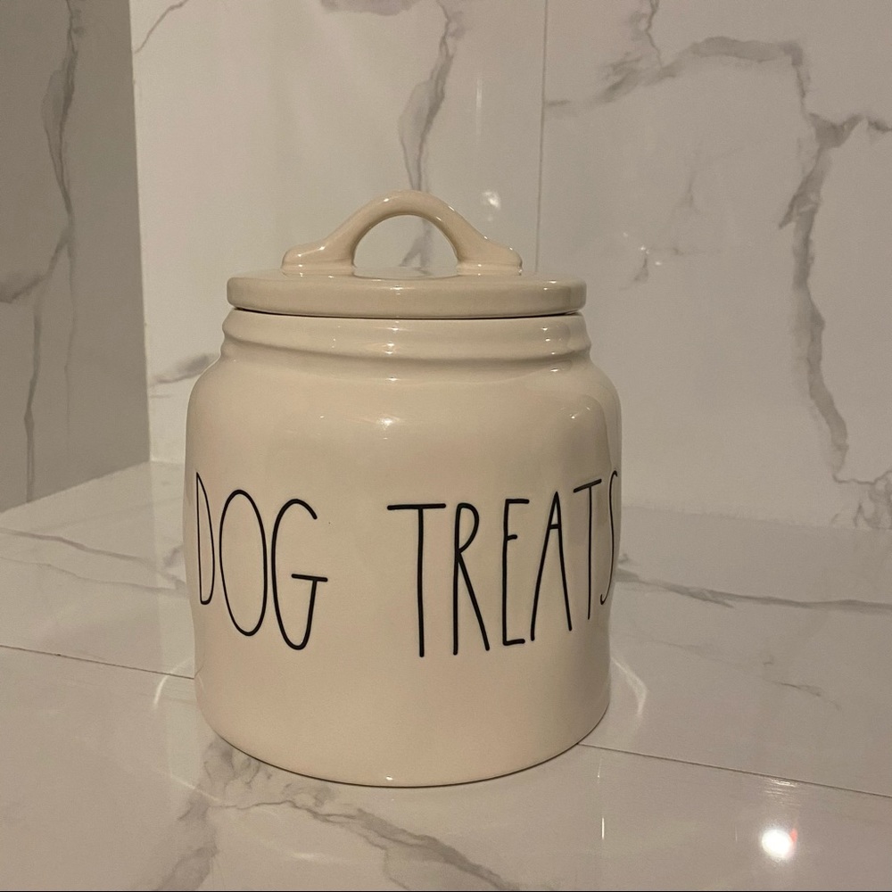 ⭐️HP⭐️ BNWT Rae Dunn “Dog Treats” Jar